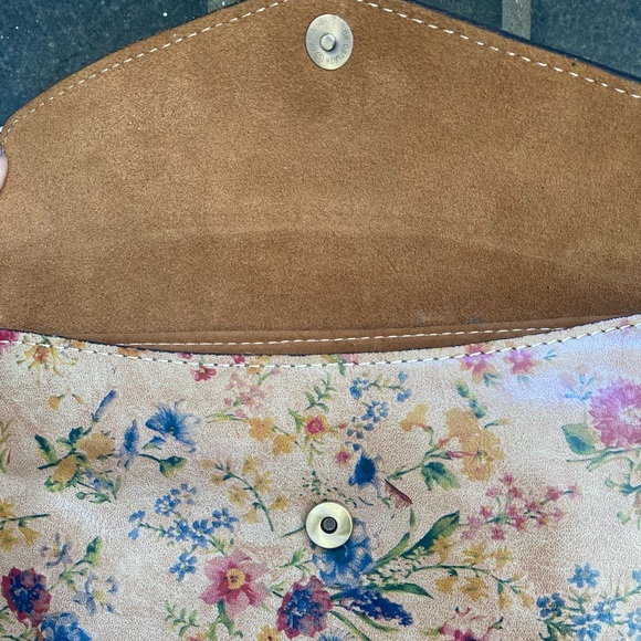 Patricia Nash Tan Floral Leather Wallet - Picture 10 of 11